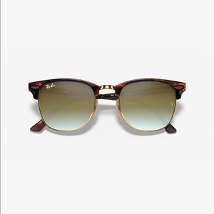 RAY-BAN ✨NEW✨
RB3016 CLUBMASTER FLASH LENSES GRADIENT